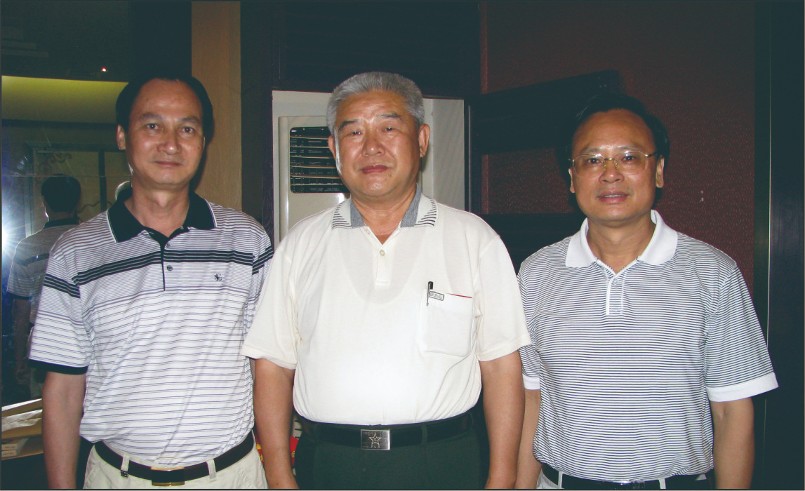 廣西區(qū)發(fā)改委領(lǐng)導(dǎo)陪同中國(guó)人民解放軍總參謀部政治部主任賈雪陽(yáng)軍（照片中）到公司實(shí)地考察，并給予“好安節(jié)電器”高度評(píng)價(jià)